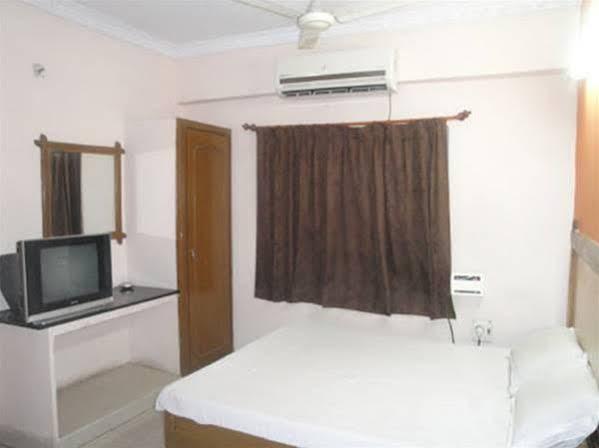 Oyo Hotel Lakshmi Paradise Visakhapatnam Exterior foto