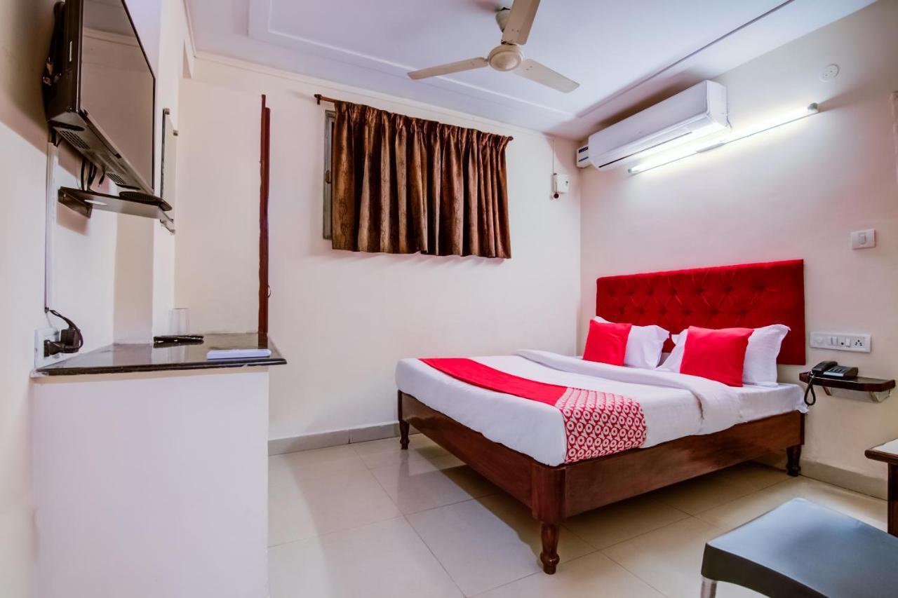 Oyo Hotel Lakshmi Paradise Visakhapatnam Exterior foto