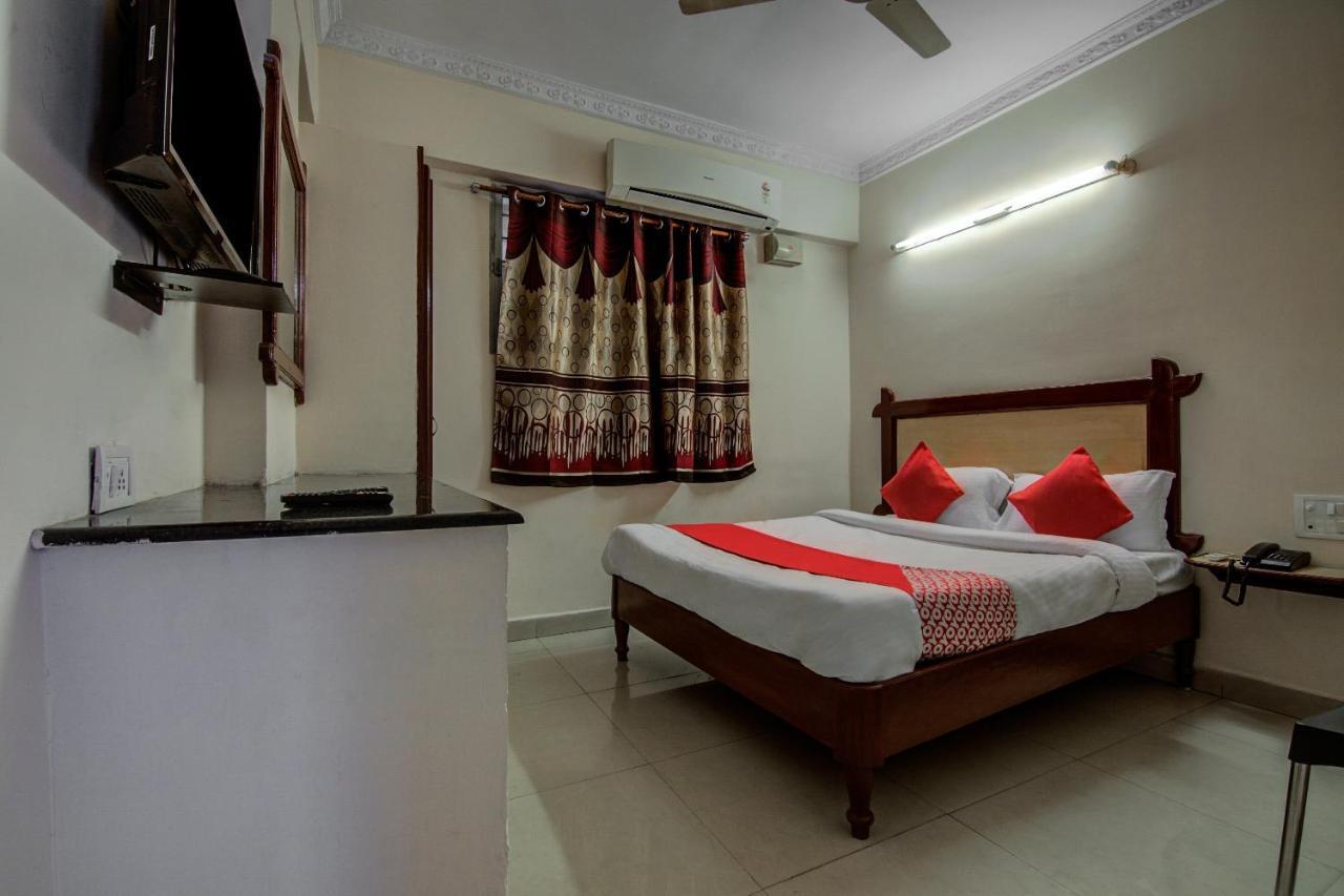 Oyo Hotel Lakshmi Paradise Visakhapatnam Exterior foto